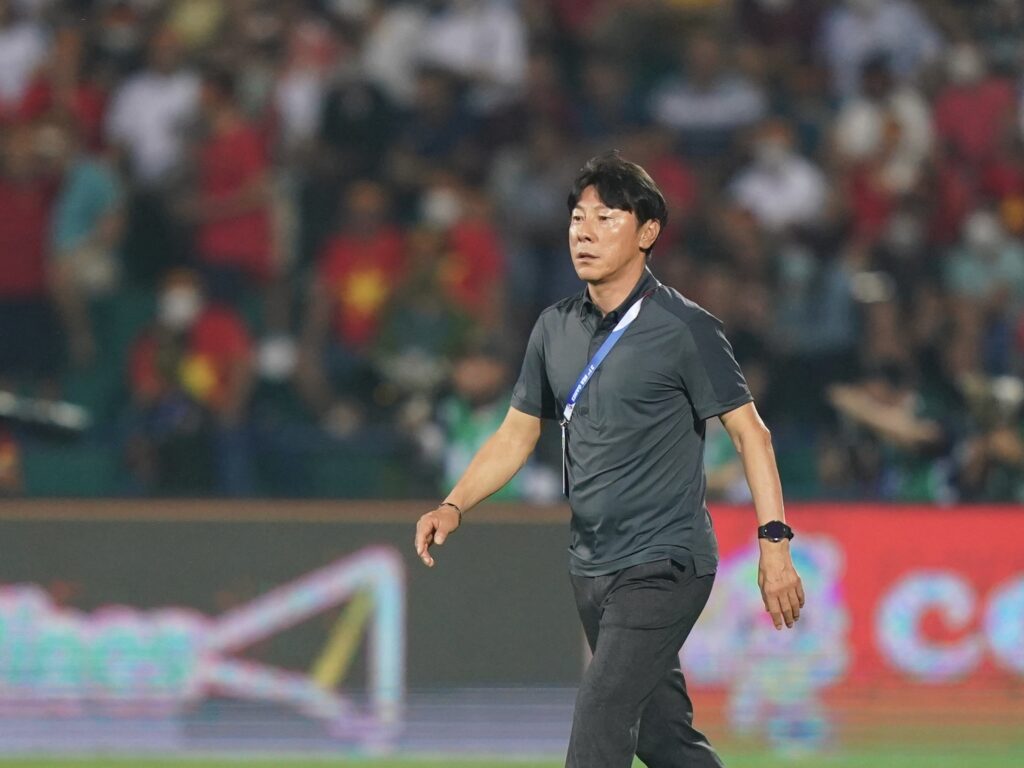 HLV Shin Tae Yong lâm nguy