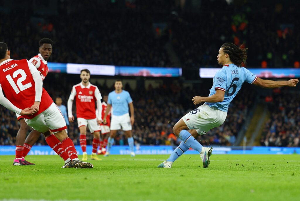 Man City loại Arsenal