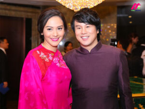 Ca sĩ Thanh Bùi cùng vợ dự sự kiện