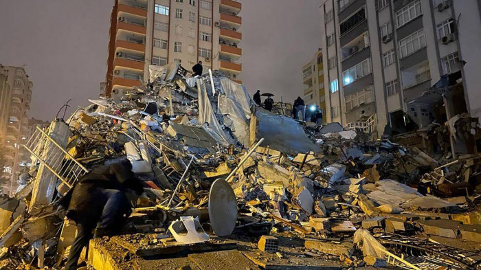 Động đất tàn phá, hơn 1.200 người chết ở Thổ Nhĩ Kỳ, Syria