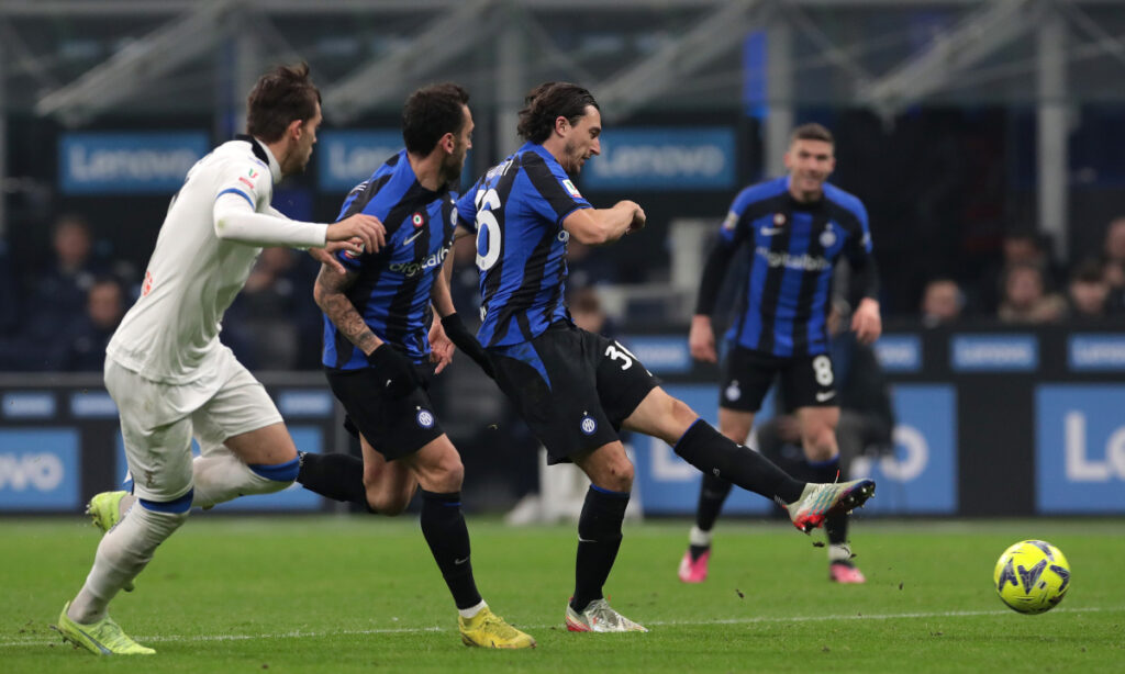 Inter vào bán kết Coppa Italia