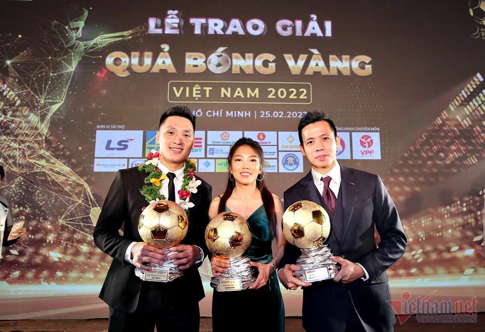 Văn Quyết là điểm nhấn của lễ trao giải quả bóng vàng Việt Nam 2022