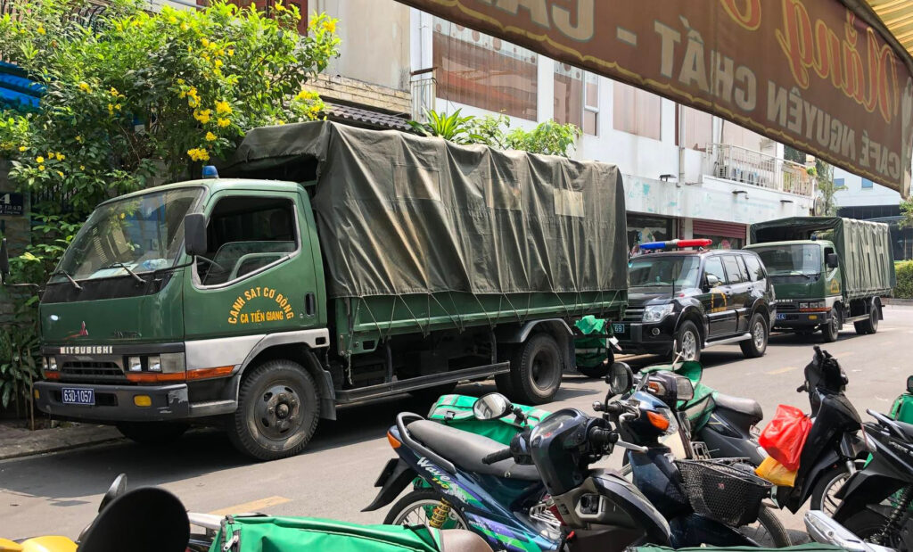 Đòi nợ thuê ở Sài Gòn bị cảnh sát đột kích điều tra