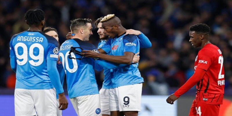 Napoli lần đầu tiên tiến vào tứ kết Cup C1/ Champions League