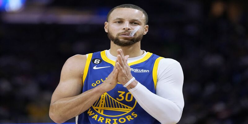 Stephen Curry ghi 50 điểm, Warriors vẫn thua đau