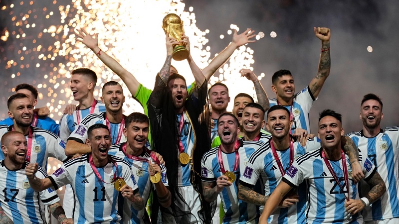 Áo Argentina thi đấu trên sân cỏ lấy cảm hứng từ quốc kỳ nước này